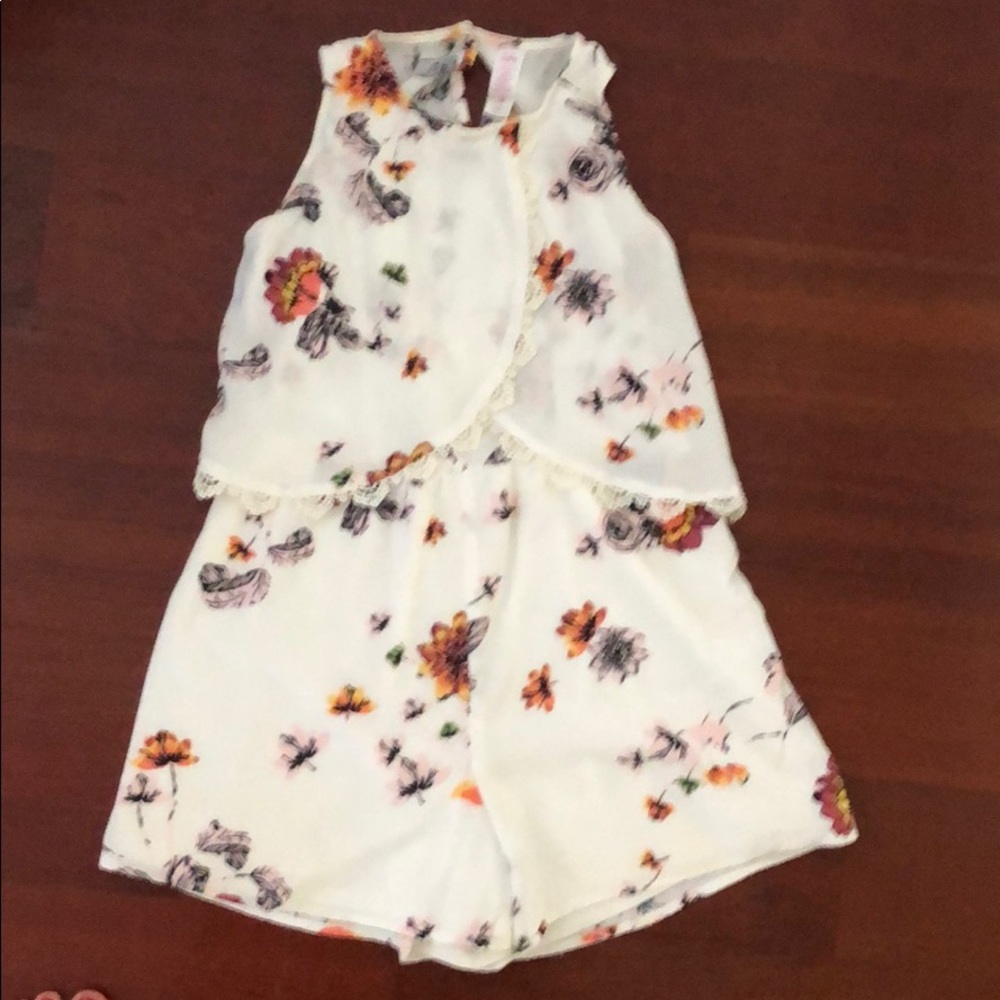 Adorable Justice girl’s size 10 jumper romper.